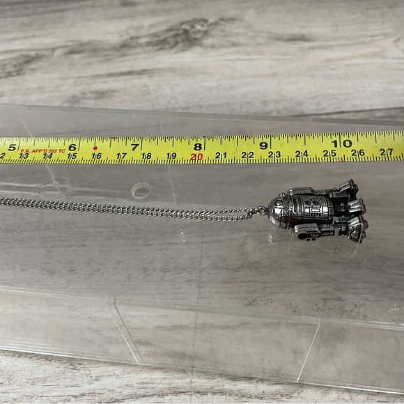 R2D2 Vintage Star Wars Necklace Enamel marked (c) 77 20th Century Fox - Picture 9 of 9